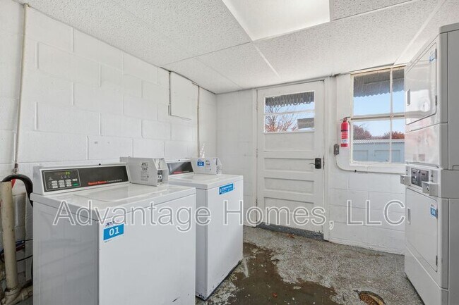 Building Photo - 1007 N Scott Ave