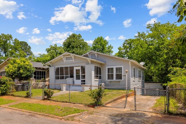 Building Photo - Spacious beautiful 5-bedroom 2 bath home