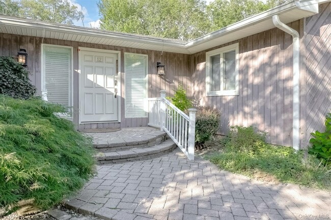 Building Photo - 12 Evergreen Ct