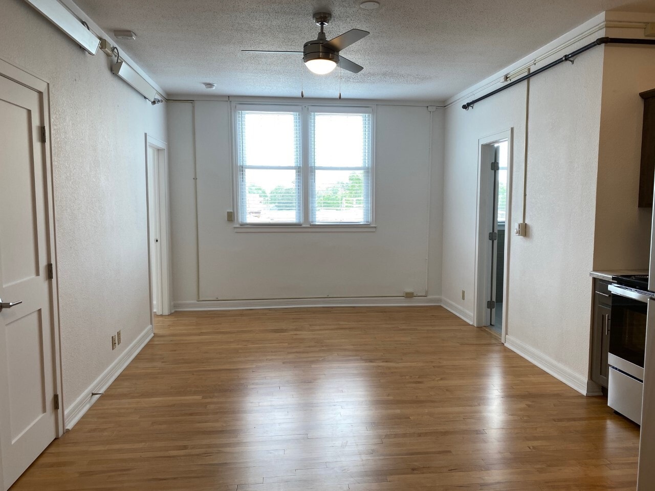 Building Photo - 413 Main Ave