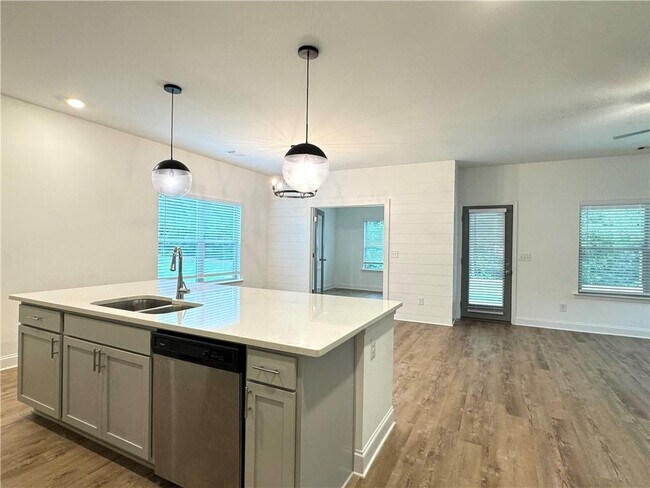 Building Photo - 2955 Vinca Dr