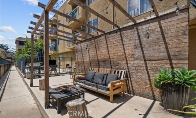 Building Photo - 9014 Burnet Ave