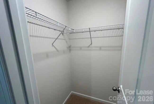 Building Photo - 1924 Vanderlyn St