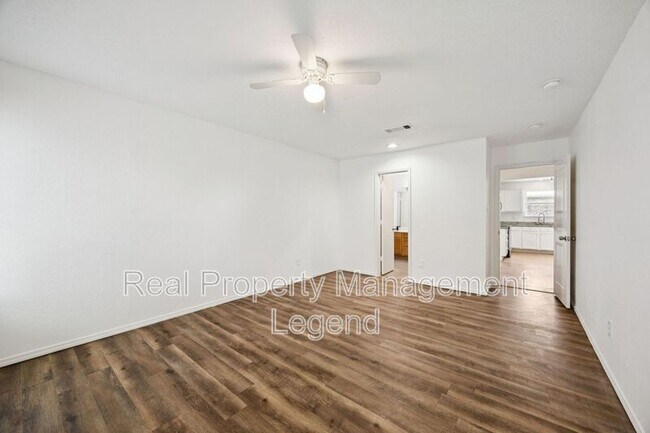 Building Photo - 8109 Dripping Springs Dr