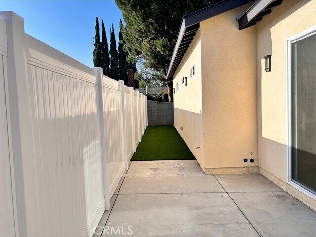 Building Photo - 7404 Hatillo Ave