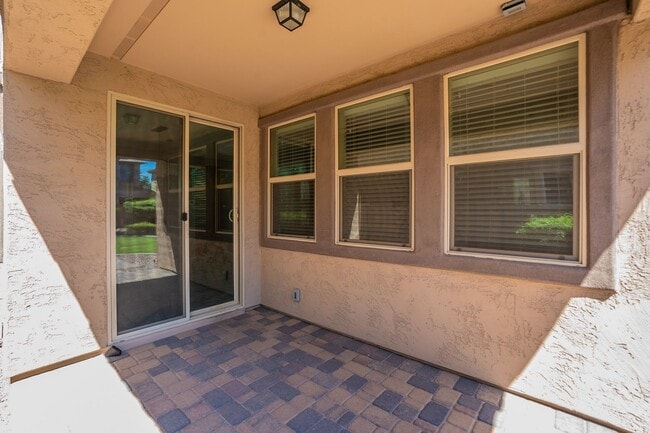 Building Photo - Move In Ready! Three Bedrooms - Beautiful ...