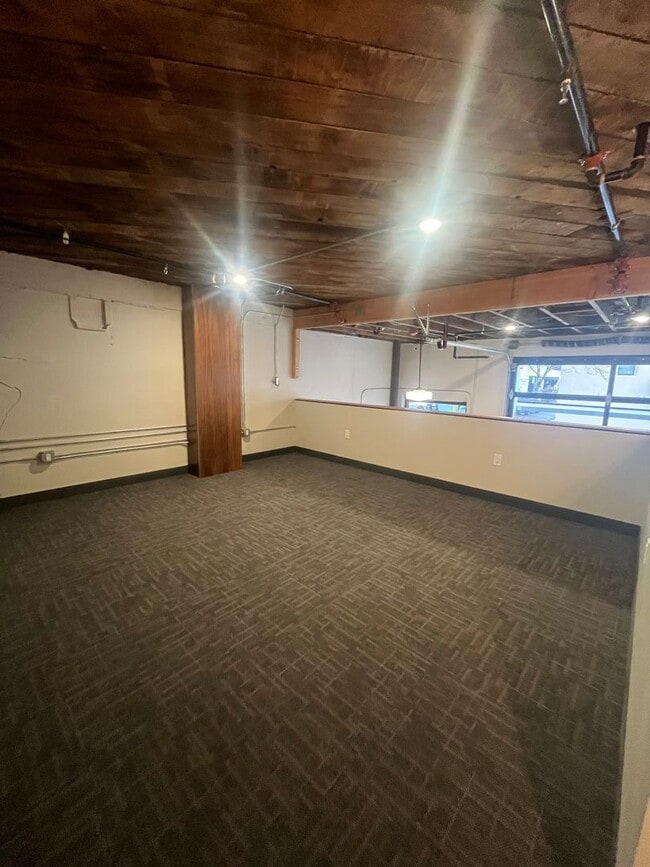 Building Photo - 1 Bedroom 1-Bathroom W/ Large Loft (2nd Bedroom or workspace)