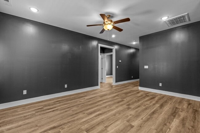 Building Photo - 4718 Metro Park Ln