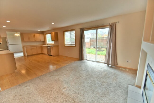 Building Photo - 4Bd/2.5Ba Everett House