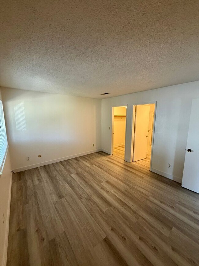 Building Photo - 325 Standiford Ave