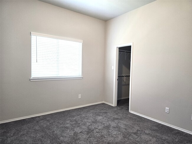 Building Photo - 8711 Fox Trail Dr