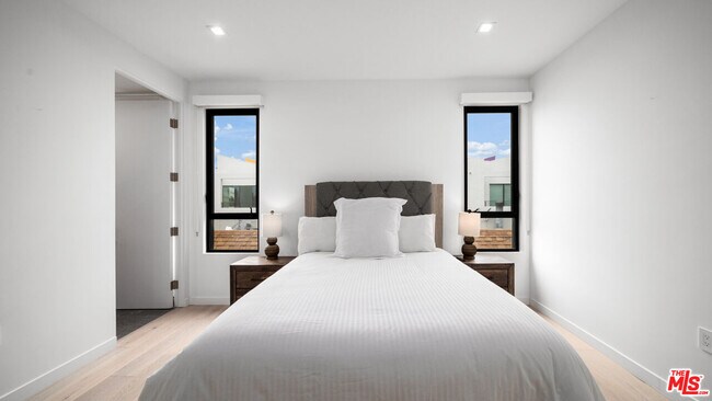 Building Photo - 2435 Penmar Ave