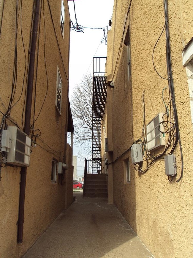 Building Photo - 1807-1815 Chichester Ave