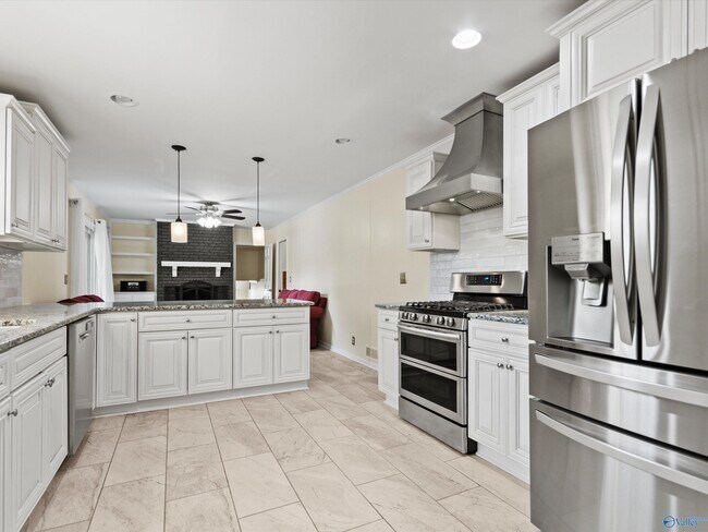 Building Photo - 826 Eldorado Ave SE