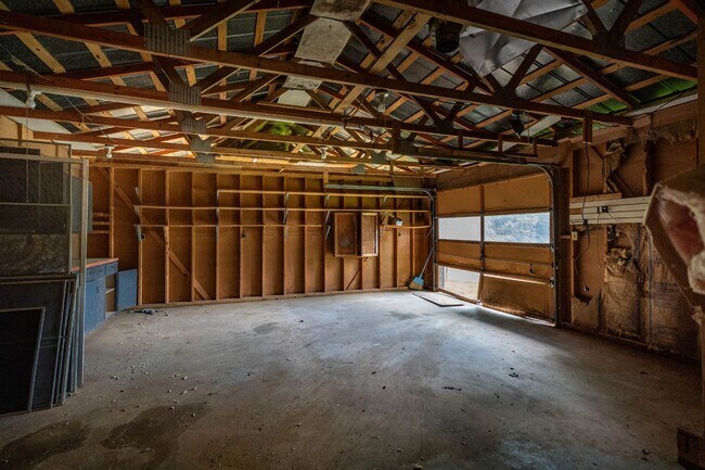 Building Photo - 4222 Arbutus Dr