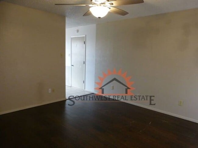 Building Photo - Cute 3 bedroom 1 bath one car garage