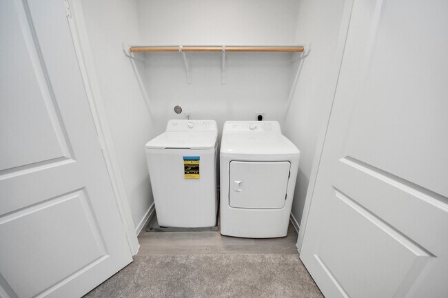 Building Photo - 3073 Fantasy Ter Dr