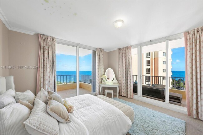 Building Photo - 781 Crandon Blvd