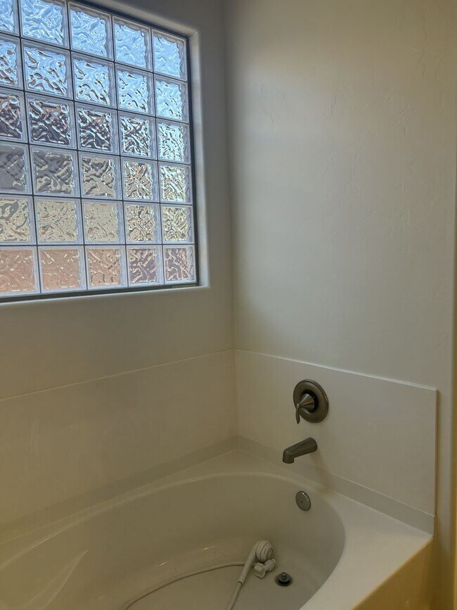 Building Photo - Unfurnished four bedroom large home!  Three car garage