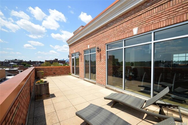 Building Photo - 69-14 41st Ave