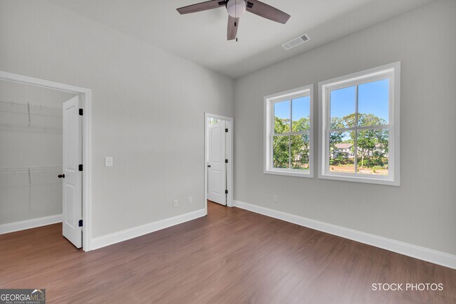 Building Photo - 1038 Homestead Way St