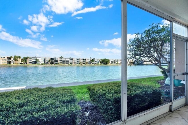 Building Photo - 7625 Sun Island Dr S