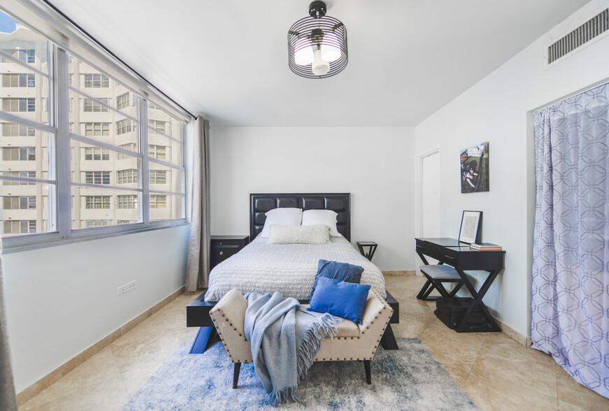 Building Photo - 905 Brickell Bay Dr