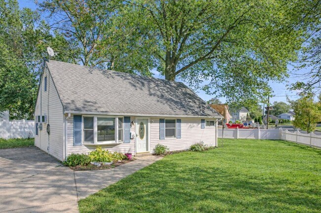 Building Photo - 52 Markham Rd