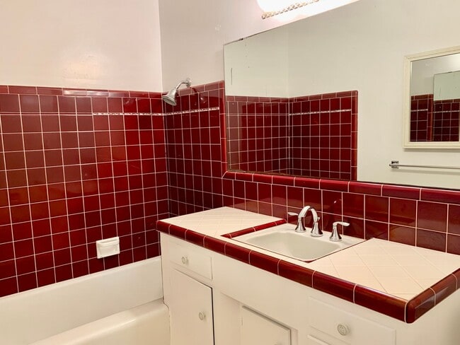 Building Photo - COMING SOON! La Mesa - 3 Bedroom/2 bath House PLUS Detached Bonus Room, Garage and W/D