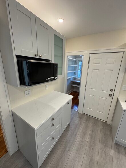 Building Photo - 14 Osborne Ave