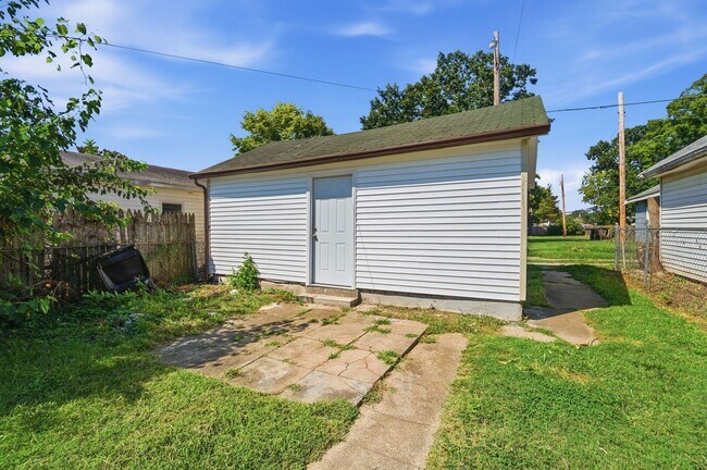 Building Photo - 413 Lockwood Ave
