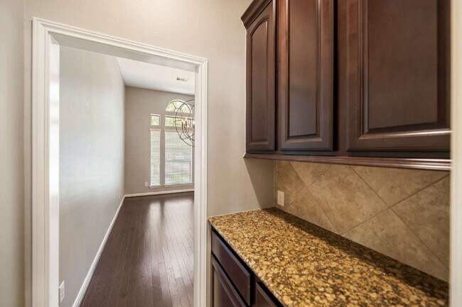 Building Photo - Move-in Ready!  Beautiful Perry Home One Story Home!