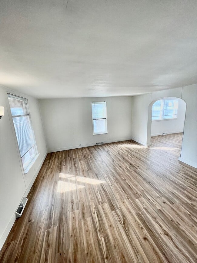 Building Photo - 4 Bedroom House in New Haven