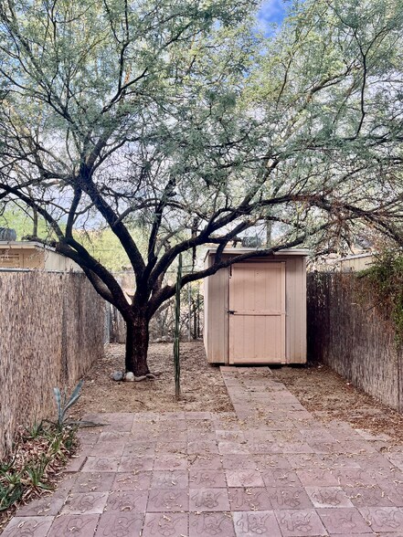 Building Photo - 3409 N Fontana Ave