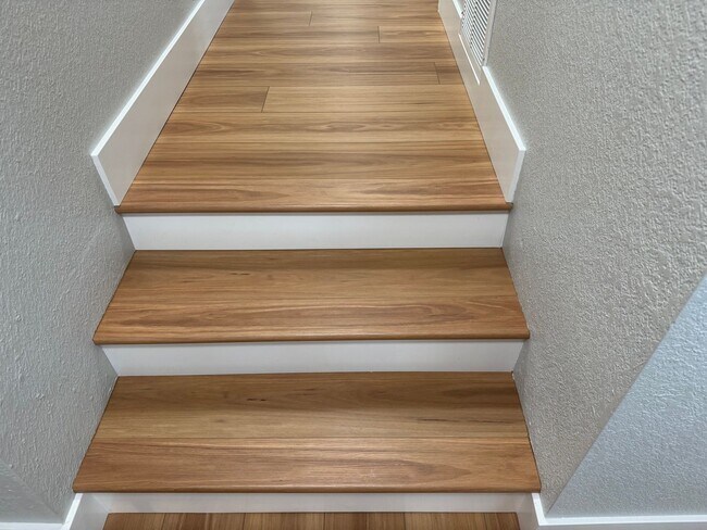 Building Photo - 2776 Woodmont Dr