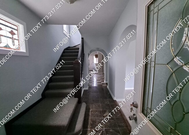 Building Photo - 8723 S Racine Ave
