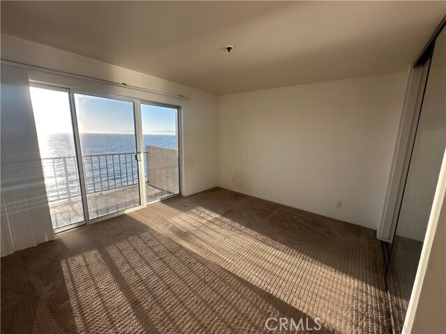 Building Photo - 555 Esplanade