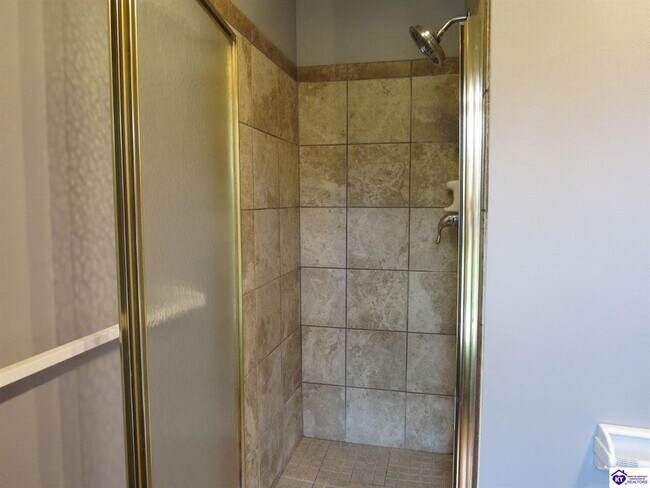 Building Photo - 696 Cottonwood Dr