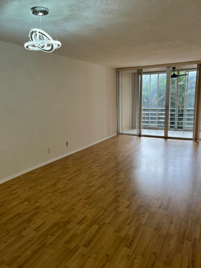 Building Photo - 9470 Live Oak Pl