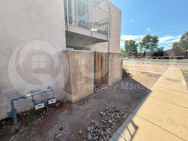 Building Photo - 6635 E Golf Links Rd