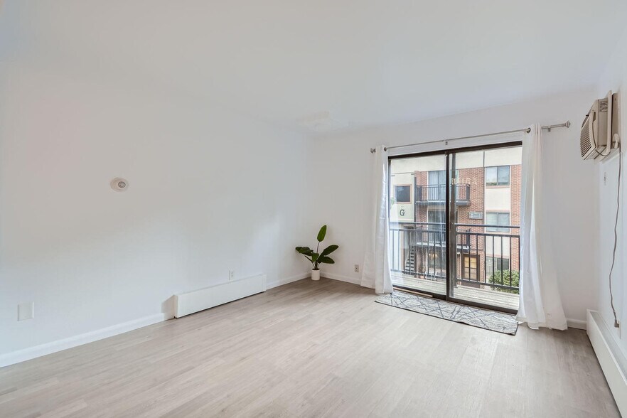 Building Photo - 5995 W Hampden Ave