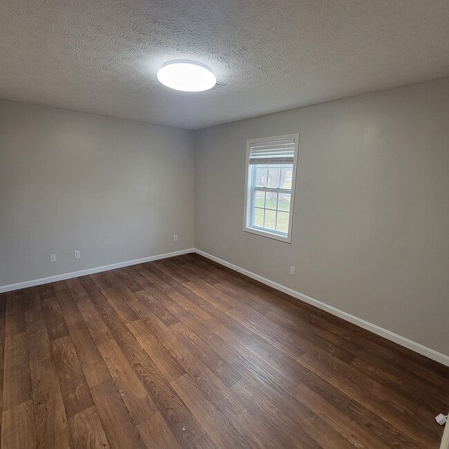 Building Photo - 1616 Linda Ave