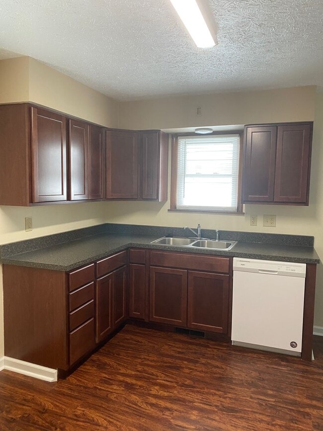 Building Photo - 817 Gary Ave SE