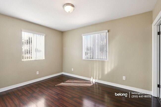 Building Photo - 1616 W 39th Pl