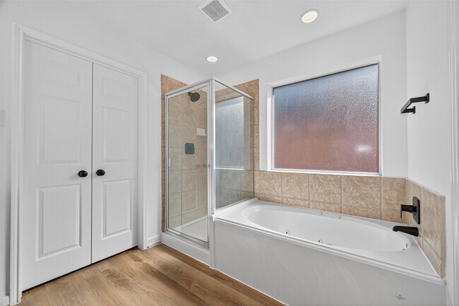 Building Photo - 17422 Bending Post Dr