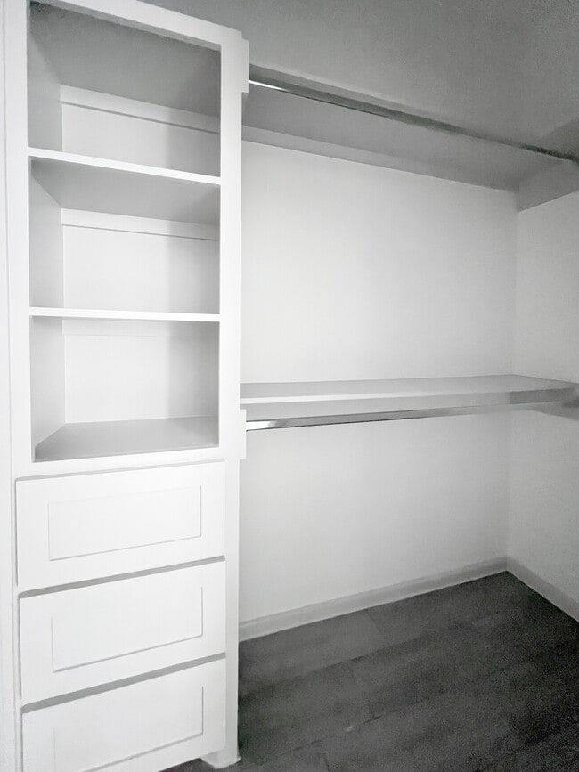 Building Photo - 1304 Shavano Dr