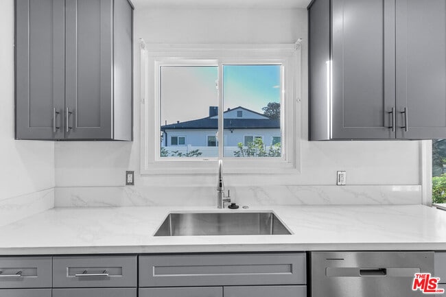 Building Photo - 13536 Hamlin St