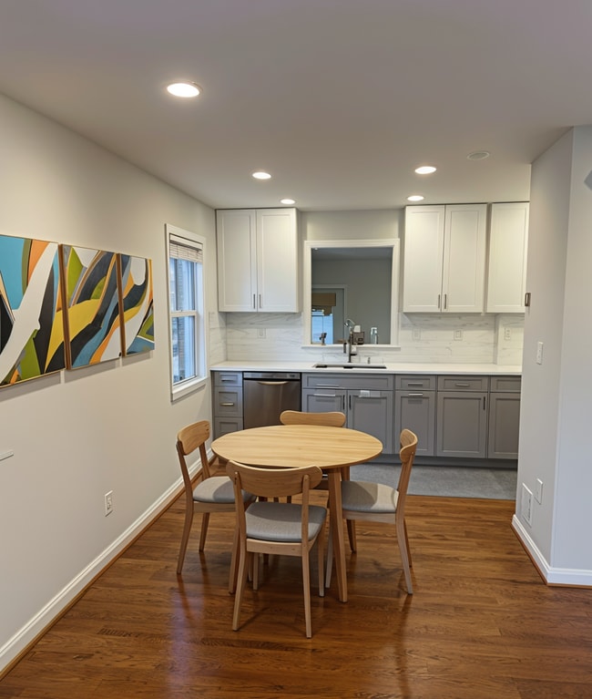 Building Photo - 2321 Riverview Terrace