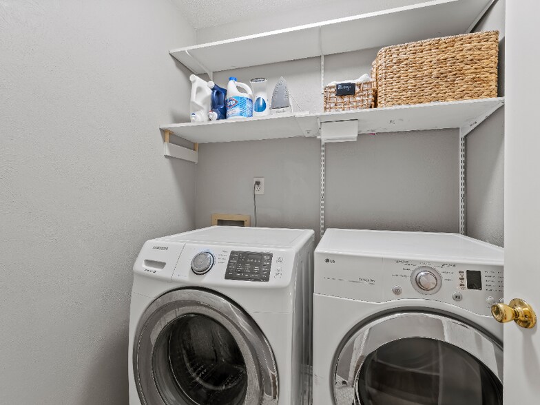 Building Photo - 1108 Collin Dr