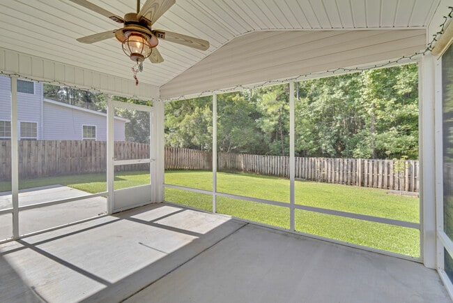 Building Photo - 127 Magnolia Dr